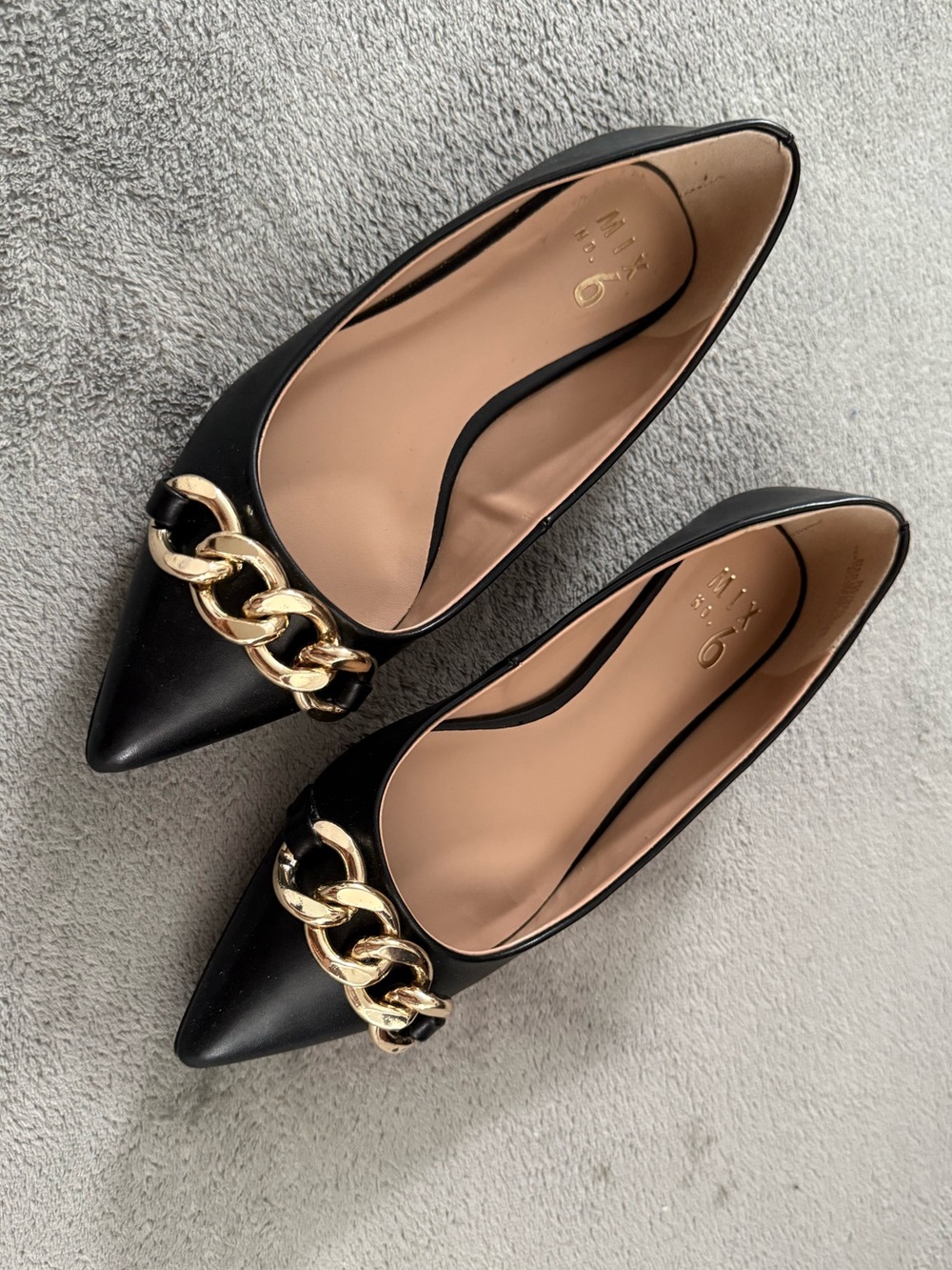 NWOT Mix No. 6 Black Pointed Flats with Gold Chain